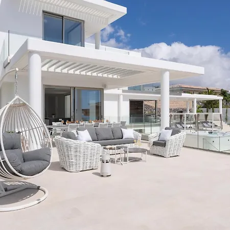 וילה Karat Royal White