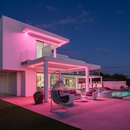 וילה Karat Royal White